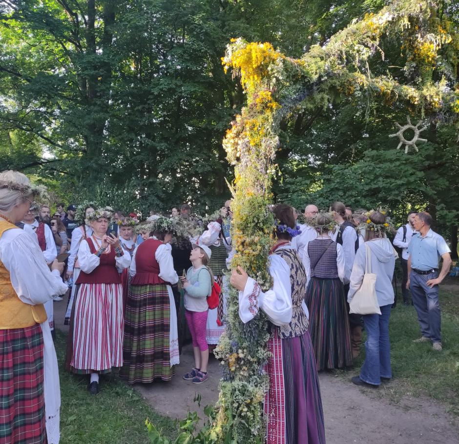 Į tradicinę Rasos šventę Verkiuose – su žolynų vainiku!