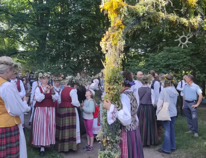 Į tradicinę Rasų šventę Verkiuose – su žolynų vainiku!