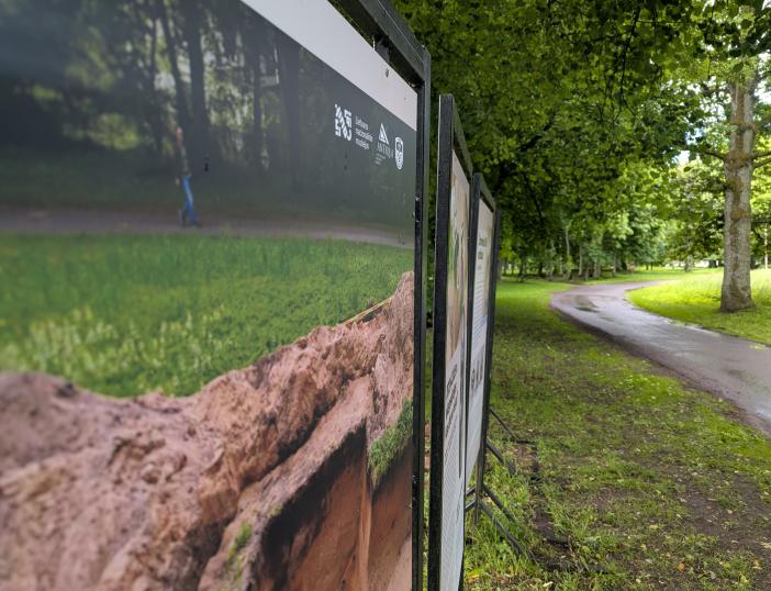 Verkių dvaro parke – nauja lauko paroda apie archeologinius tyrimus
